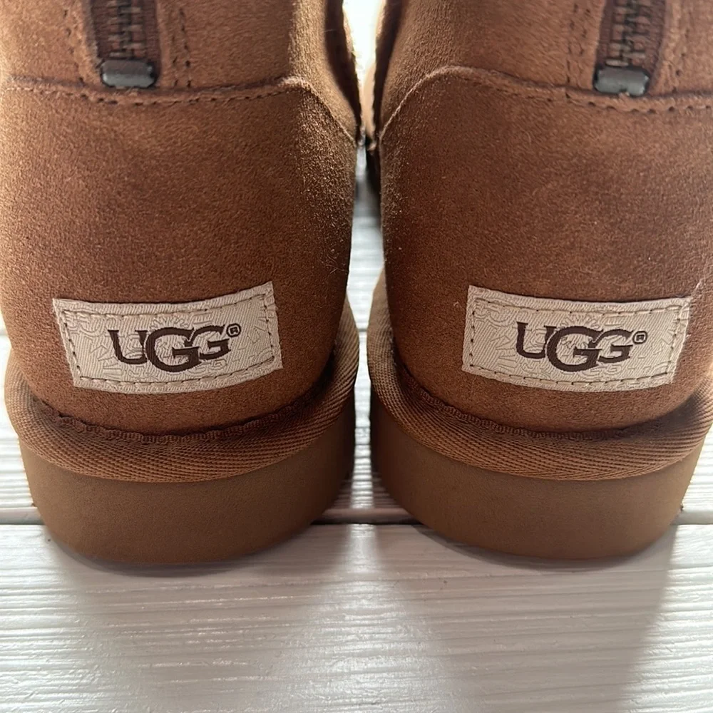 NWOB UGG Classic Short Zip size 10